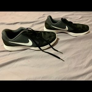Boys size 5.5 Nike Revolution 3 Running Shoes